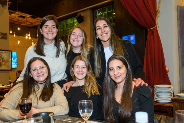 Josefina Caranta, Berenice Monjelat, Antonella Yaffé, Virginia Gallego Oriana Cosco y Cecilia Bruno