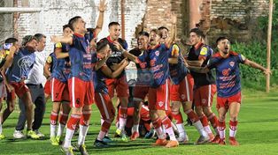 El Plantel de Atlético Paraná fue de menor a mayor en el certamen