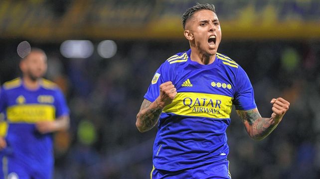 Agustín Almendra festeja con todo uno de los goles de Boca.