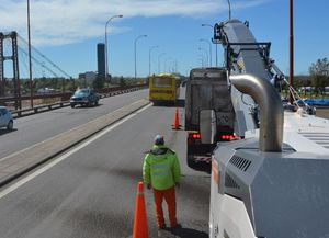 Con operativo especial, continúan las tareas de repavimentación de la ruta 168