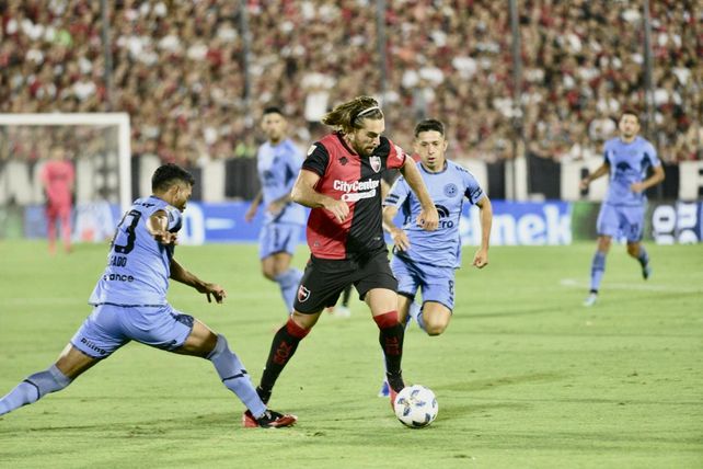 Newells ganó ante su gente en la vuelta al Coloso y sigue invicto y puntero