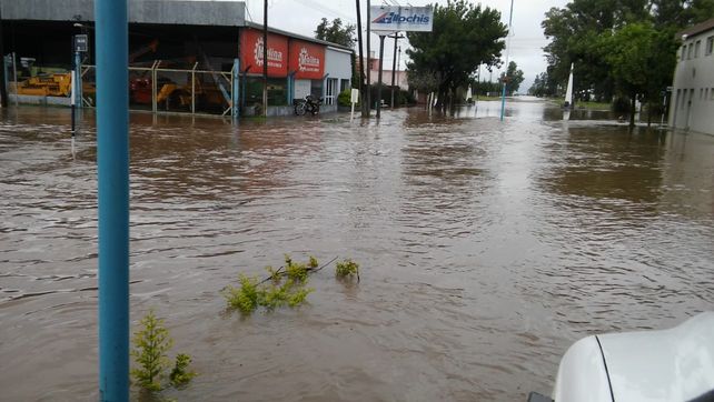 Hubo vientos de más de 120 km/h en Frontera y voladura de 25 techos