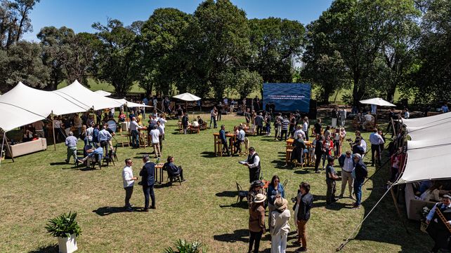 Evento donde se anunci&oacute; el lanzamiento de la segunda etapa de Cinco Lagos, en La Delfina Club de Campo.