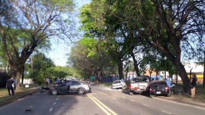 Un accidente múltiple en avenida Almafuerte dejó cuatro personas hospitalizadas
