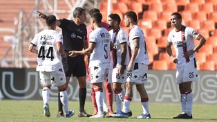 Rapallini le mostró la roja a Banega, a los 25, del primer tiempo ante Godoy Cruz.