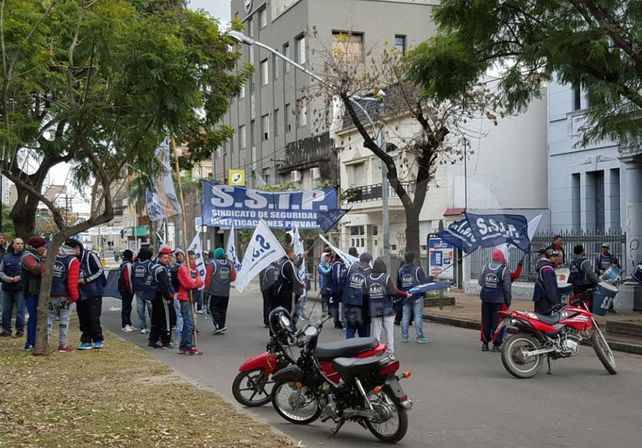 Corte de tránsito en Bulevar y San Martín por movilización frente a la EPE