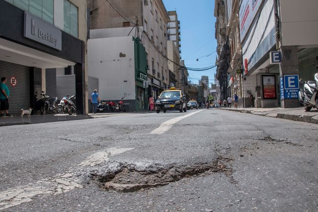 Santa Fe entre Sarmiento y Mitre