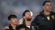 Messi no pudo cantar el himno por la emoción, con la bandera de Malvinas al lado