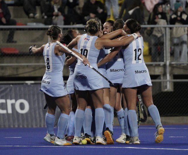 Las Leoncitas vencieron a Uruguay 2-0 en el estadio Mundialista Luciana Aymar.