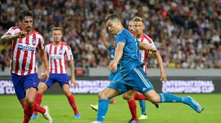La UEFA quiere retomar sus partidos a puertas cerradas.