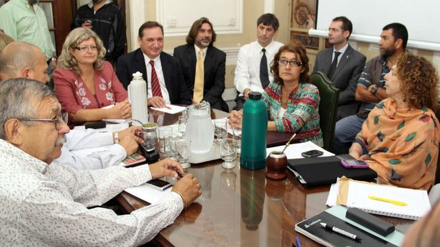 Los ministros Balagué y Genesini vuelven a encontrarse con los dirigentes gremiales.&nbsp;
