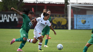 Newells no hizo un buen partido y dejó el invicto ante Ferro en el fútbol femenino.