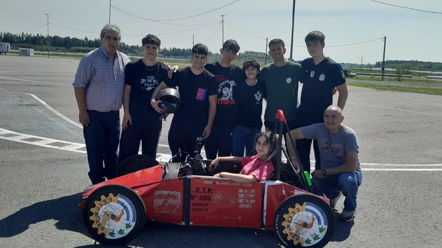 Escuela rosarina pone primera en la carrera de autos eléctricos de YPF