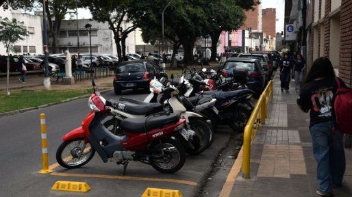 Nuevos moteros en Santa Fe: las esquinas donde ya funcionan los estacionamientos para motos