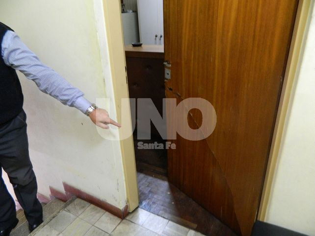 Hicieron de todo. Así quedó la puerta de un estudio jurídico.&nbsp;