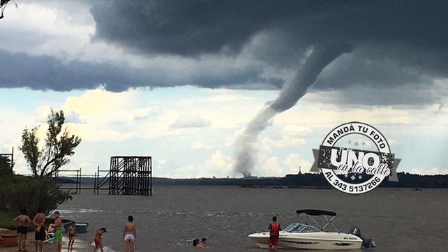 Impresionantes imágenes de la tormenta sobre el río Uruguay