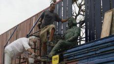 Los trabajos para instalar la estatua empezaron este lunes en el Gabino Sosa. Los trabajos para instalar la estatua empezaron este lunes en el Gabino Sosa.
