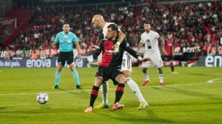 En vivo: Newells y Riestra juegan poco y luchan mucho en el Coloso