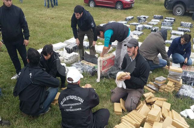 Secuestraron más de dos toneladas de marihuana a la altura de la Autopista Santa Fe - Rosario