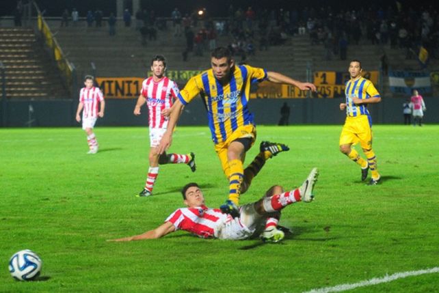 Unión perdió con Juventud Unida y quedó eliminado de la Copa Argentina
