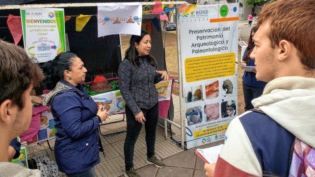 Estudiantes y docentes participaron de las actividades brindadas por los integrantes del Centro de Investigación Científica y Transferencia de Tecnología a la Producción