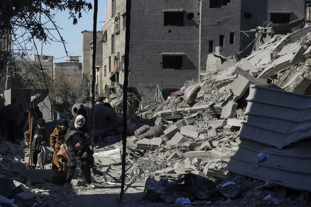 Un centenar de palestinos que buscaban comida fueron asesinados por un ataque israelí