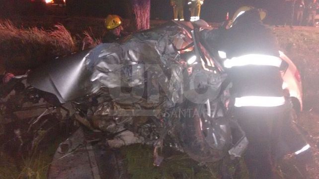Murió una mujer que volcó con su automóvil en la ruta nacional 8