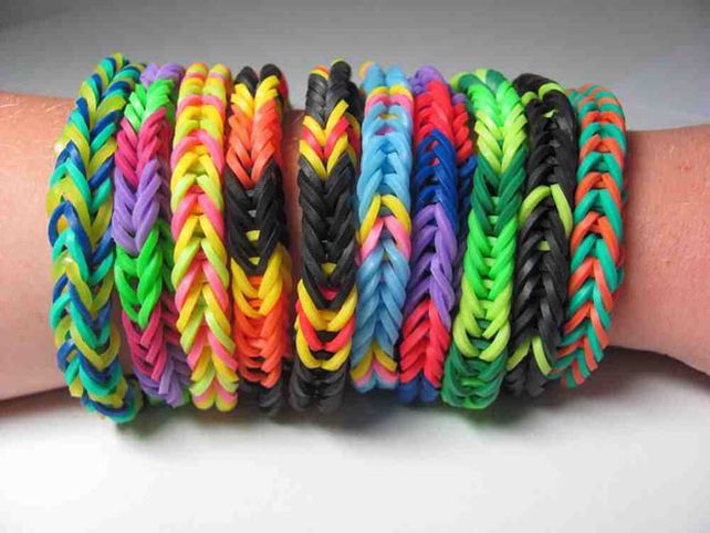 Recomiendan no masticar ni succionar las pulseras Loom bands ya que tienen un componente tóxico
