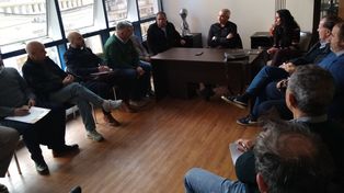 Carloni, presidente en ejercicio, fue el encargado de dirigirse hacia los representantes de la oposición.