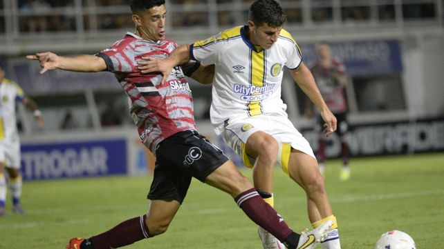 Infantino aguanta la marca pegajosa.