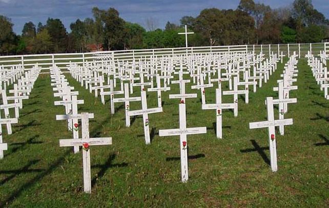 Cementerio de Darwin. “Lo peor que le puede pasar a una persona es perder su identidad”