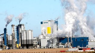 Argentina pidi&oacute; en La Haya que Botnia sea reubicada en otro lugar de Uruguay