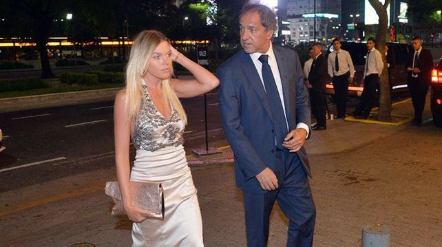 Scioli y su expareja. Ella dijo que quiso obligarla a hacerse un aborto.