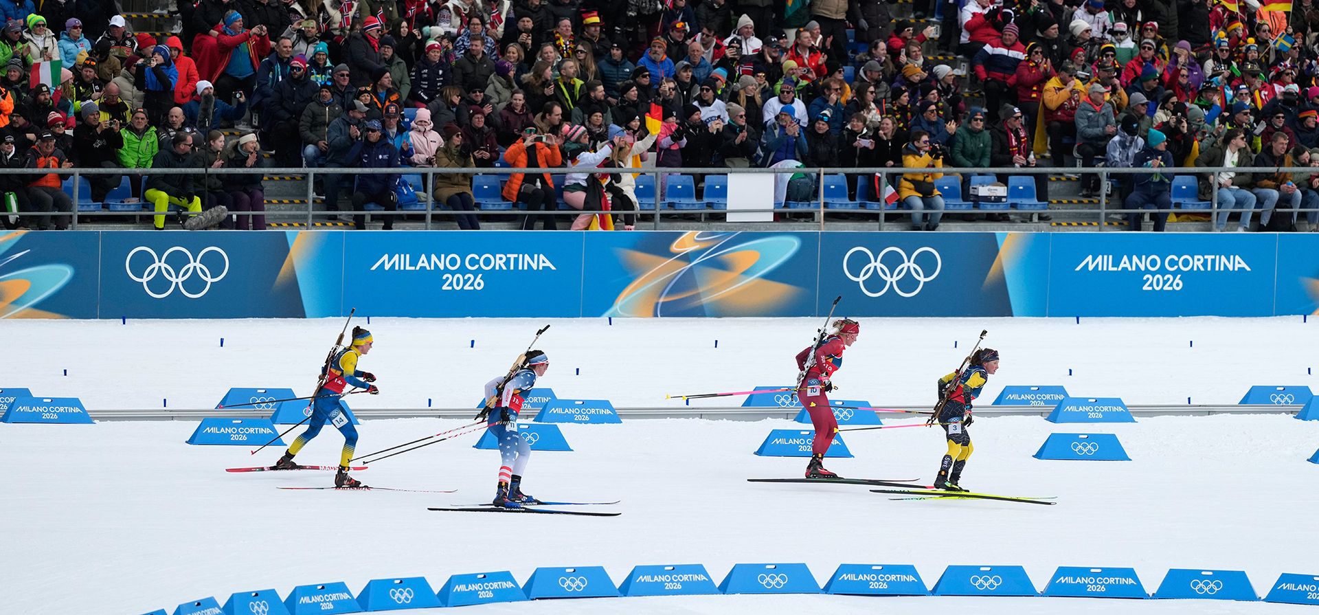 Linn Gestblom, de Suecia (de derecha a izquierda), Amy Baserga, de Suiza, Deedra Irwin, de Estados Unidos, y Oleksandra Merkushyna, de Ucrania, compiten en la carrera de relevos de biatlón femenino de 4x6 kilómetros en los Juegos Olímpicos de Invierno de 2026 en Anterselva, Italia, el miércoles 18 de febrero de 2026. (Foto AP/Mosa'ab Elshamy) Linn Gestblom, de Suecia (de derecha a izquierda), Amy Baserga, de Suiza, Deedra Irwin, de Estados Unidos, y Oleksandra Merkushyna, de Ucrania, compiten en la carrera de relevos de biatlón femenino de 4x6 kilómetros en los Juegos Olímpicos de Invierno de 2026 en Anterselva, Italia, el miércoles 18 de febrero de 2026. (Foto AP/Mosa'ab Elshamy)