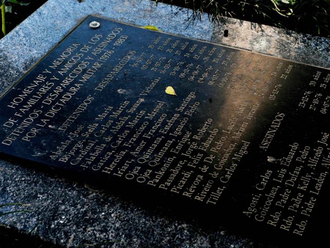 El entierro de Videla en Mercedes pone en alerta a los vecinos que rechazan los restos del represor