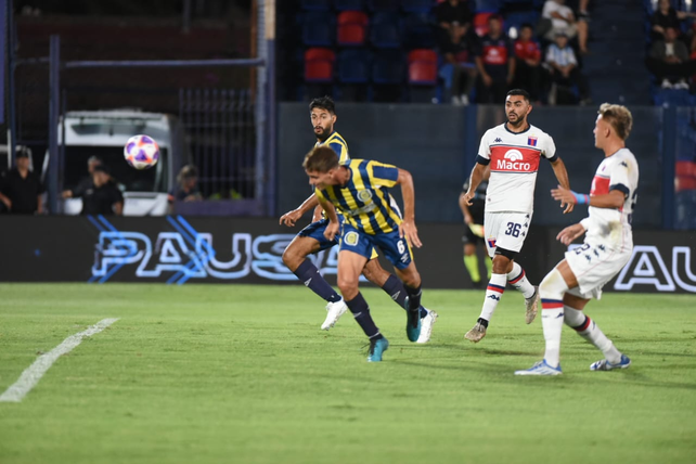 En el sexto minuto adicional, Central empató 2 a 2 con Tigre con gol de Facundo Mallo