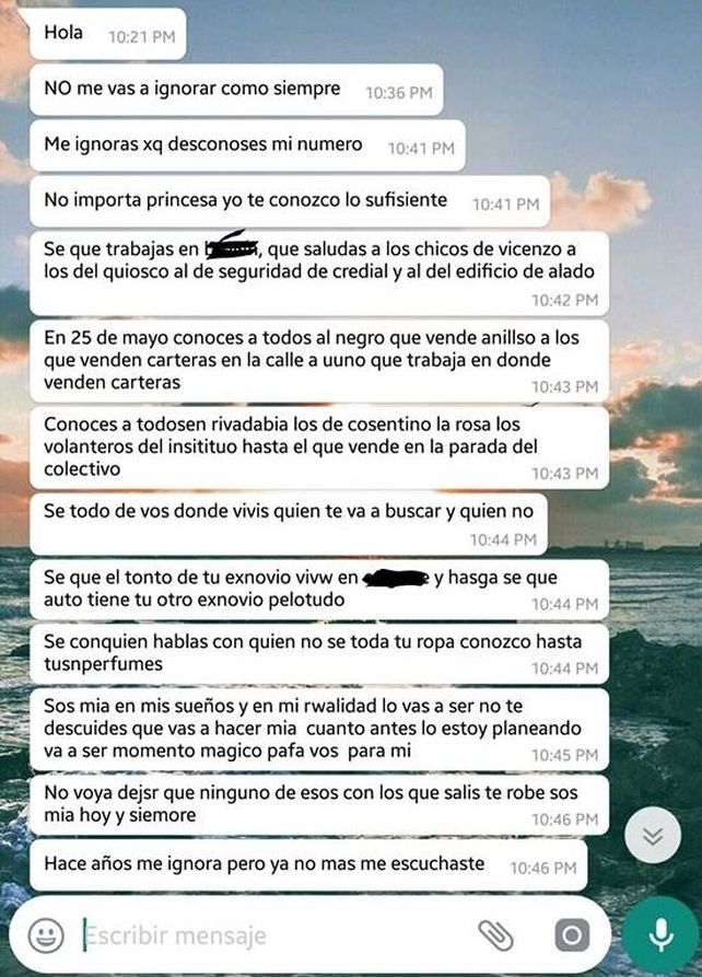 La acosa un desconocido que le dice cada uno de sus movimientos y la justicia no le quiso tomar la denuncia