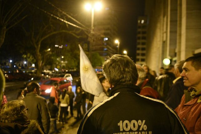 La gente empieza a llegar a las inmediaciones de los Tribunales provinciales.&nbsp;