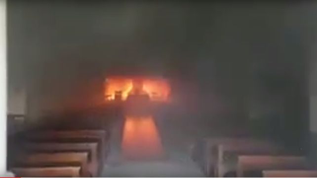 Las desgarradoras imágenes del incendio en la Catedral de San Nicolás