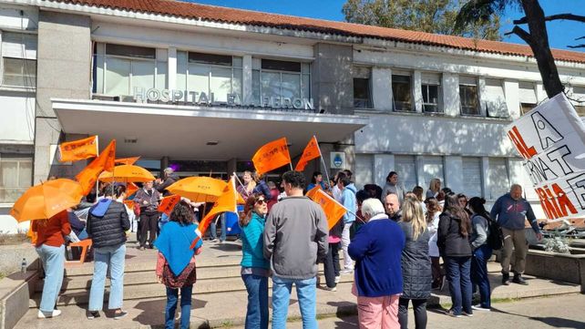 Profesionales de la salud nucleados en Siprus realizan un paro por tiempo indeterminado en el Eva Perón de Granadero Baigorria.