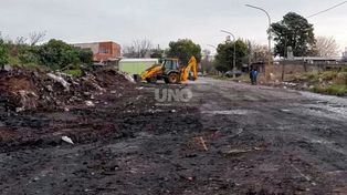 Barrio Los Hornos: retiraron 137 toneladas de basura y recuperaron la transitabilidad en calle Gorostiaga