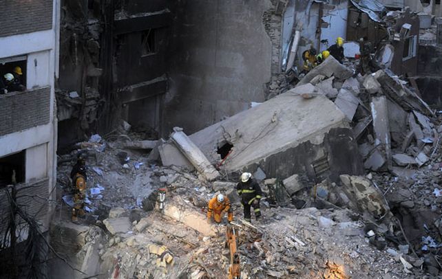 Rescatan dos cadáveres y ya son trece los muertos por la explosión