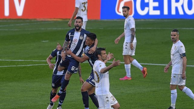 Talleres le ganó a Racing y es líder de la Liga Profesional