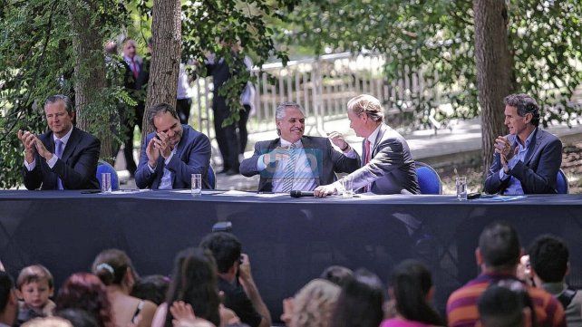 Alberto Fernández entregó la vivienda número 85.000 en Paraná