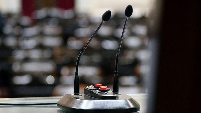 Se retoma la sesión en la Cámara de Diputados para seguir debatiendo la Ley Ómnibus que fuera votada afirmativamente
