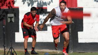 El lateral Armando Méndez regresó a Newells del préstamo en Lanús. ¿Seguirá?