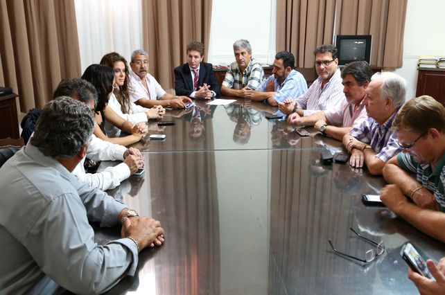 La propuesta se divide en dos tramos: el 18% en marzo y 14% en junio. Además una cifra fija no remunerativa de 1.500 pesos  por el mes de febrero.