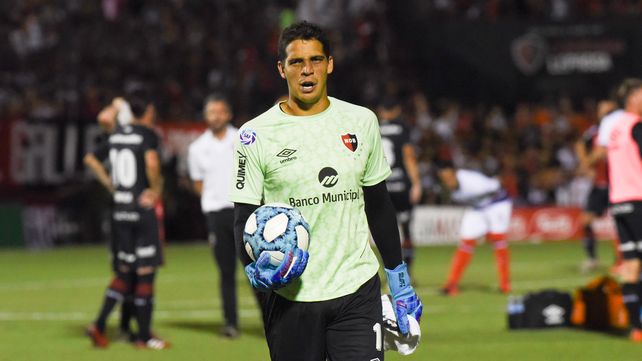 Alan Aguerre es el arquero titular inamovible en Newells. | Foto&nbsp;Marcelo Bustamante