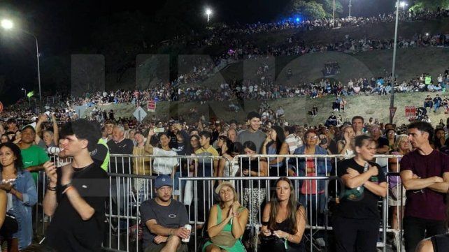 Miles de personas en la primera noche de la 35ª Fiesta Nacional del Mate