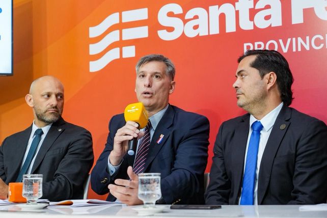 Los ministros de Santa Fe al presentar la Ley Impositiva en la previa a la reforma tributaria de Nación
